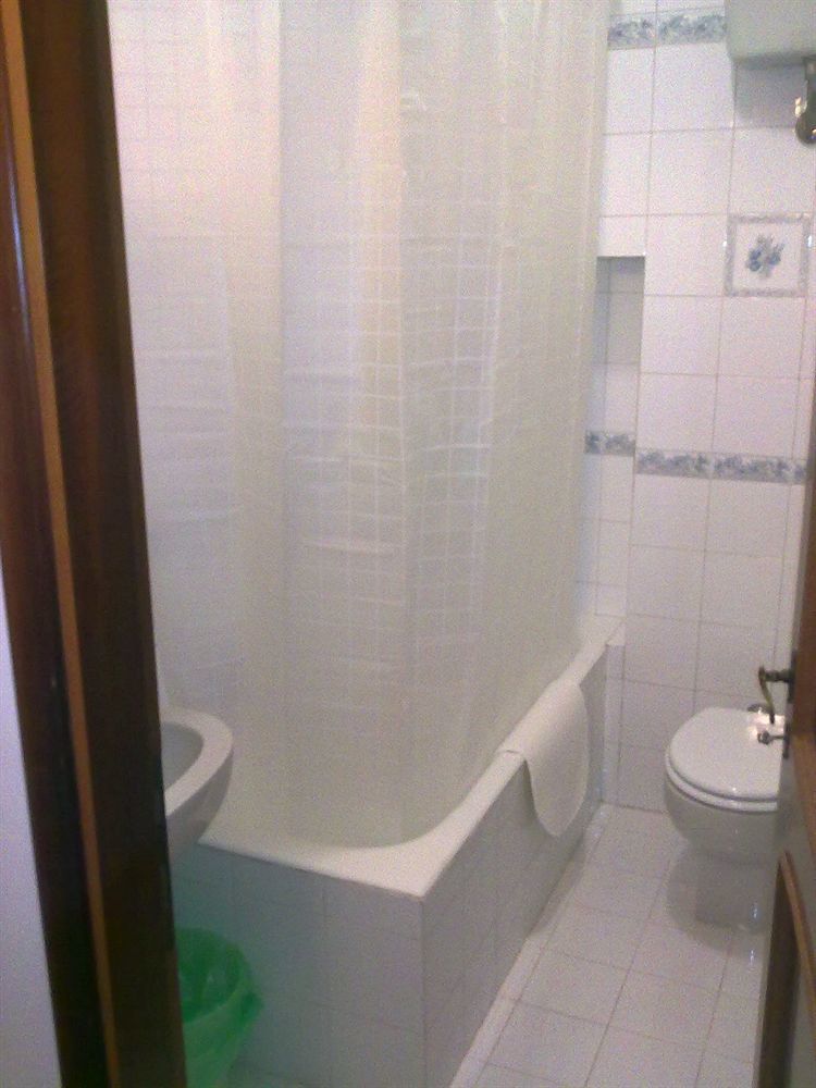 רומא Gigi Holiday Rooms מראה חיצוני תמונה