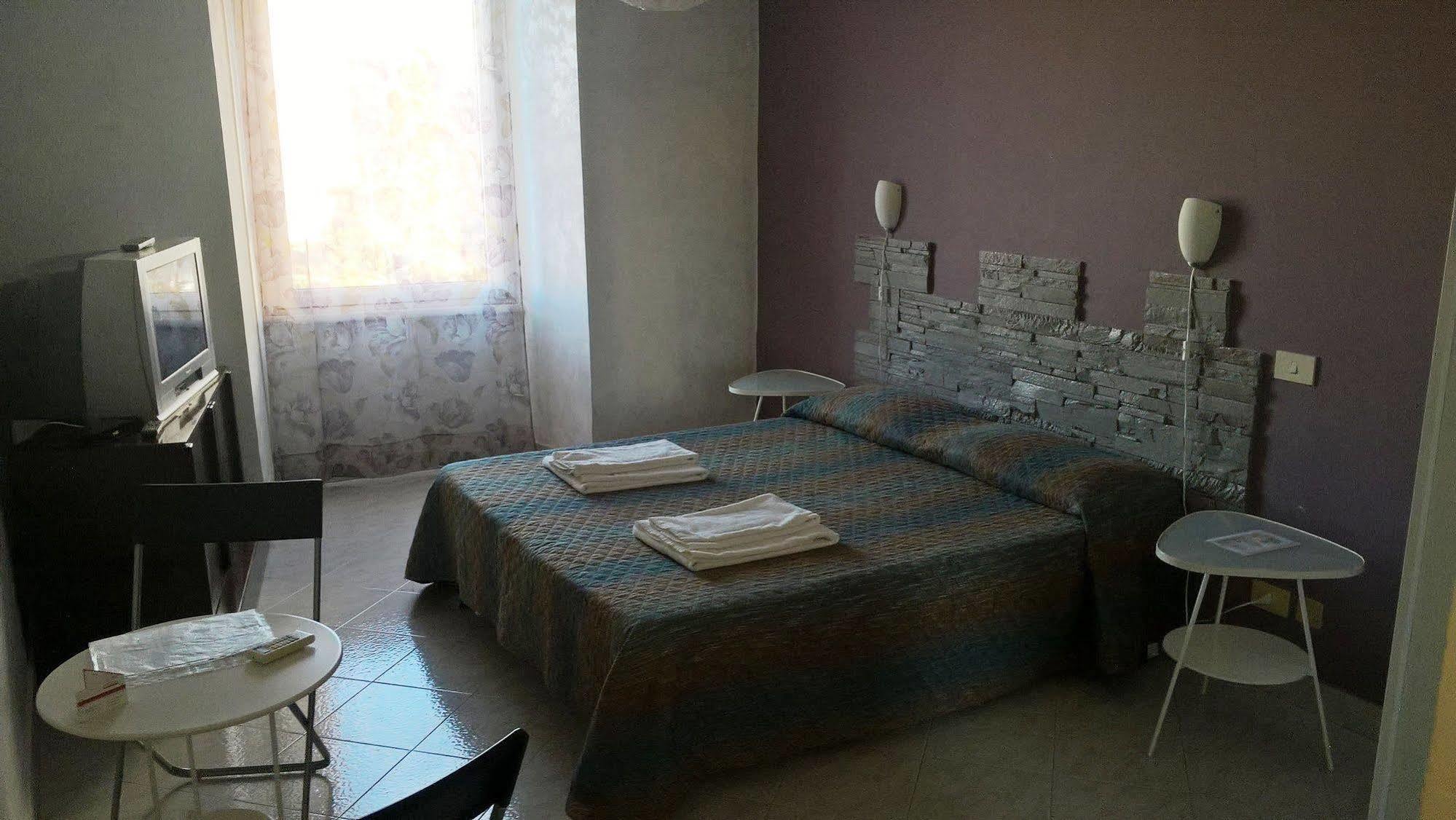רומא Gigi Holiday Rooms מראה חיצוני תמונה