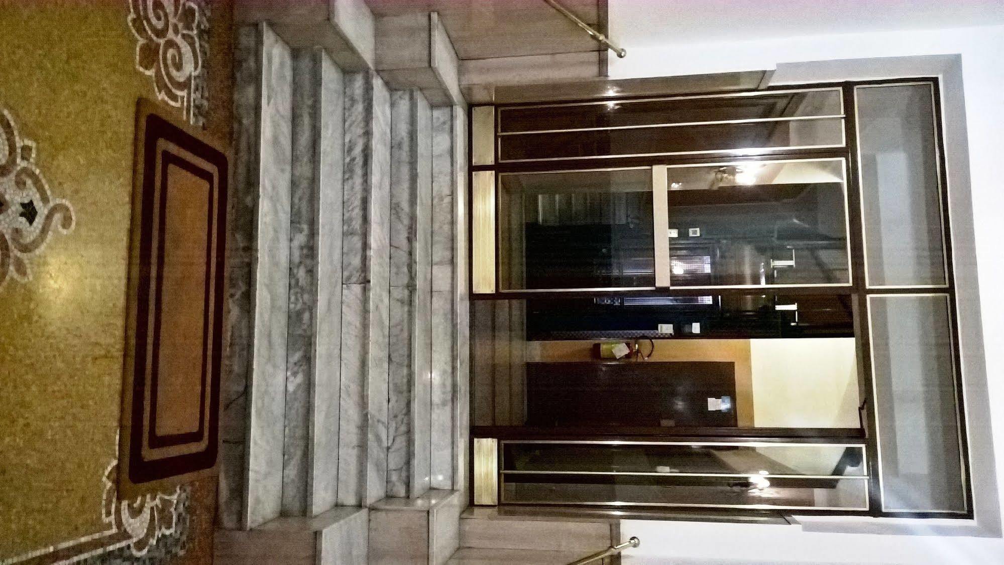 רומא Gigi Holiday Rooms מראה חיצוני תמונה