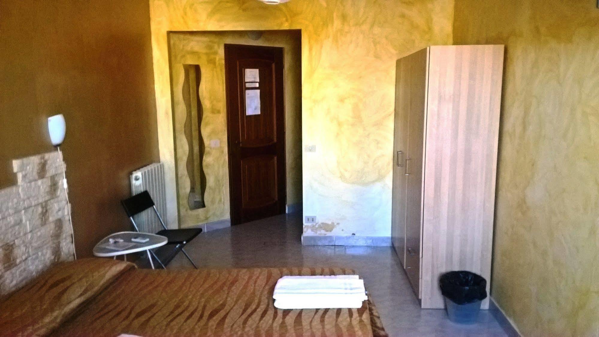 רומא Gigi Holiday Rooms מראה חיצוני תמונה